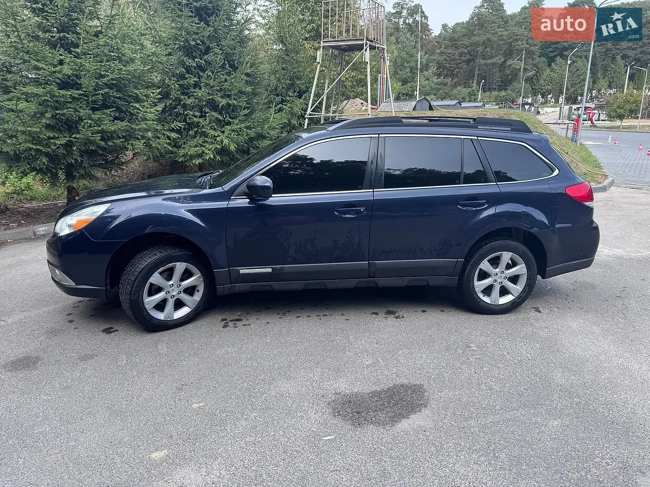 Subaru Outback 2011 photo 2