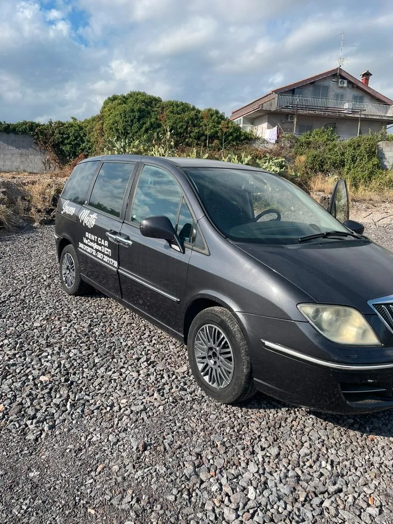 Lancia Phedra 2010 photo 2