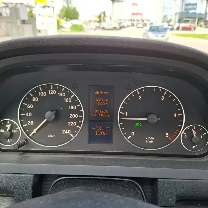 Mercedes-Benz A-Class 2011 photo 3