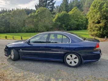 Holden Commodore 2005 photo 2