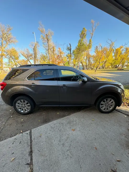 Chevrolet Equinox 2011 photo 2