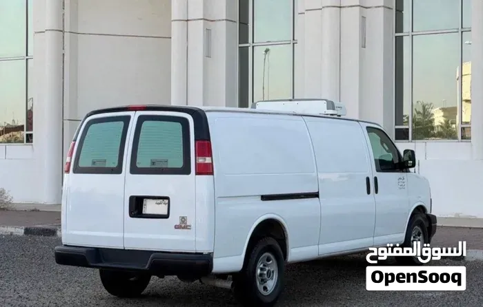 GMC Savana 2019 photo 2