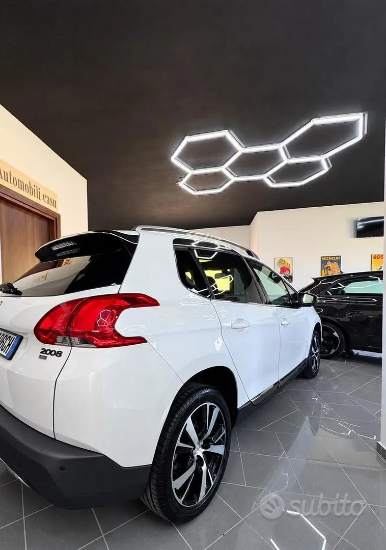 Peugeot 2008 2016 photo 2