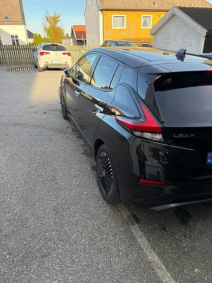 Nissan Leaf 2023 photo 3