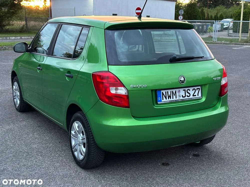 Skoda Fabia 2014 photo 3
