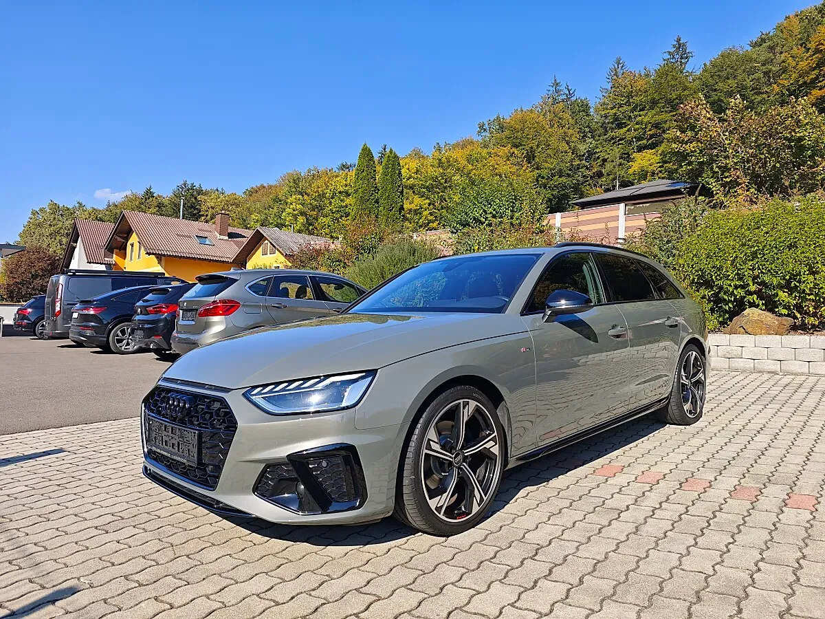 Audi A4 2023 photo 2