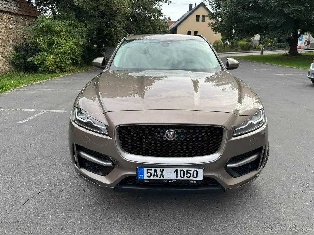 Jaguar F-Pace 2016 photo 2