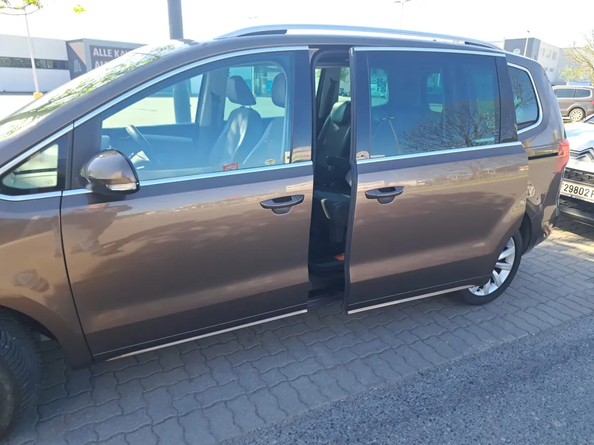 Volkswagen Sharan 2011 photo 2