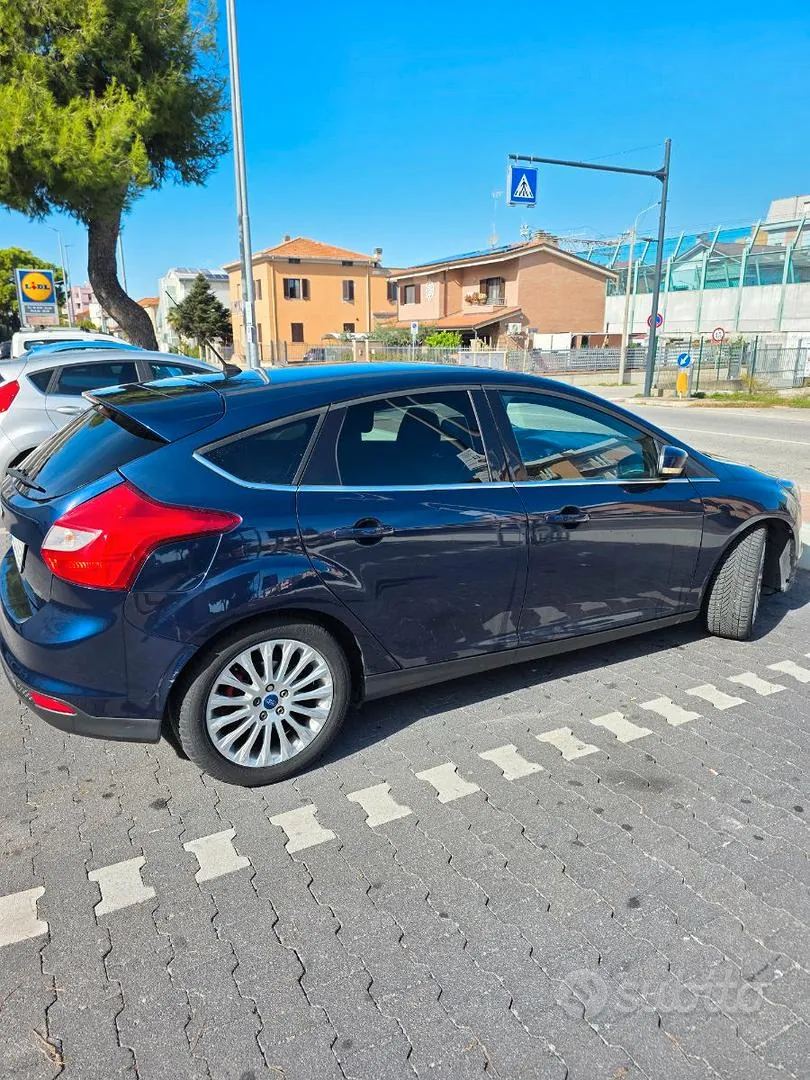 Ford Focus 2011 photo 2