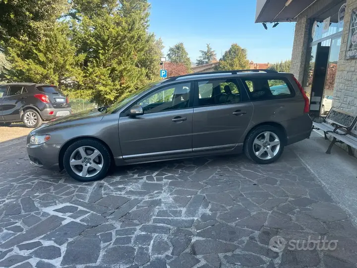 Volvo V70 2007 photo 2
