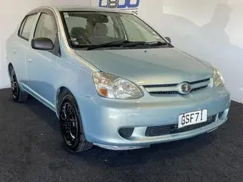 Toyota Platz 2005 photo 2