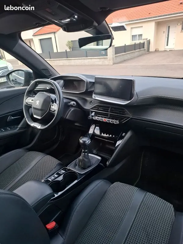 Peugeot 2008 2022 photo 3