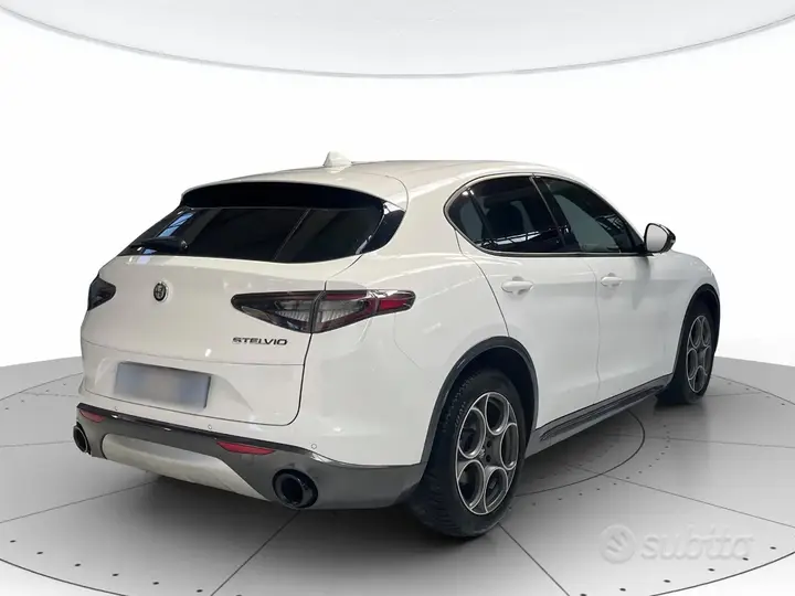 Alfa Romeo Stelvio 2023 photo 3