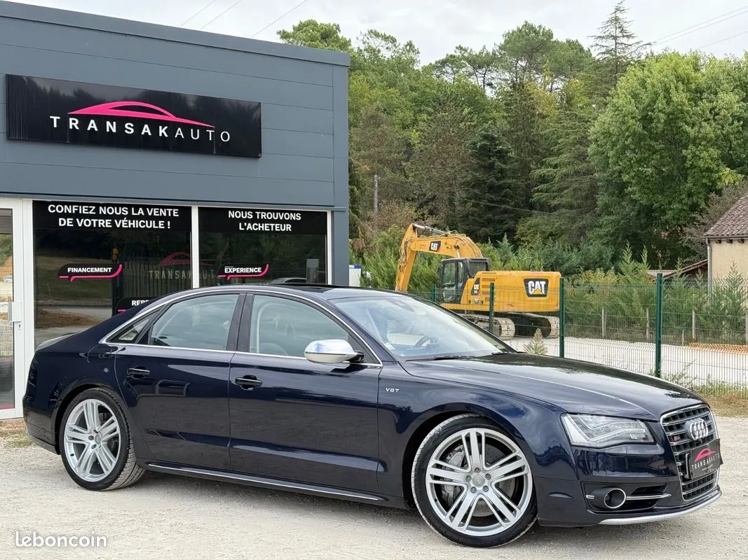Audi S8 2013 photo 2