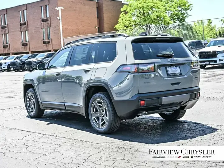 Jeep Cherokee 2026 photo 4