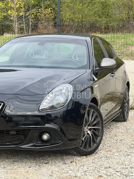 Alfa Romeo Giulietta 2015 photo 2
