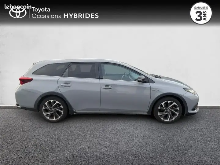 Toyota Auris Touring Sports 2018 photo 3