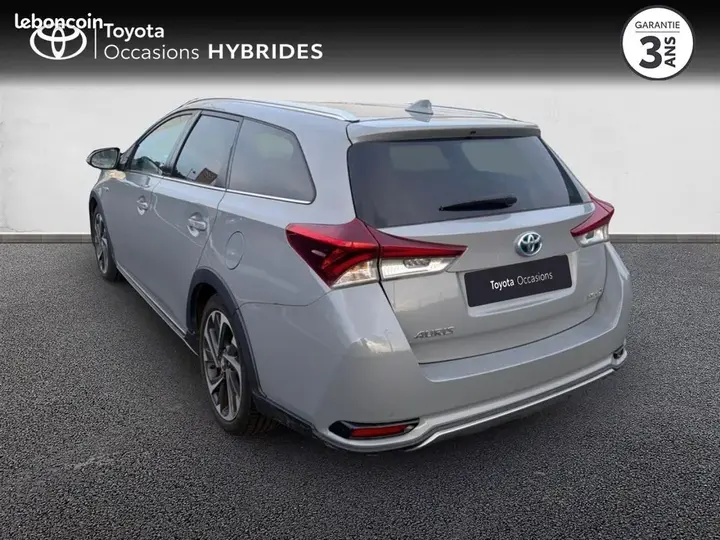 Toyota Auris Touring Sports 2018 photo 2