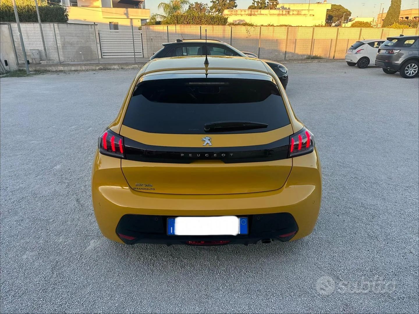 Peugeot 208 2022 photo 2
