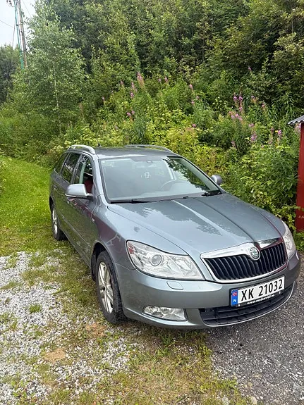 Skoda Octavia 2012 photo 2