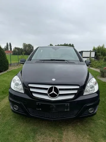 Mercedes-Benz B180