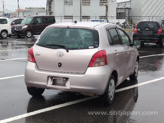 Toyota Vitz 2006 photo 4