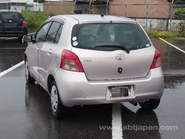 Toyota Vitz 2006 photo 3