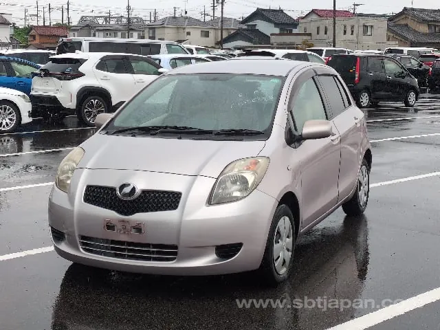 Toyota Vitz 2006 photo 2