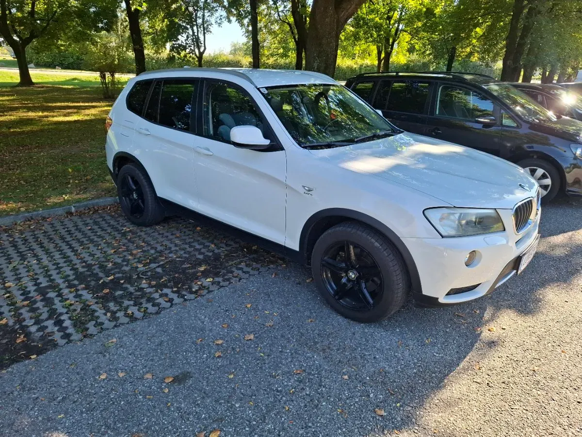 BMW X3 2011 photo 2