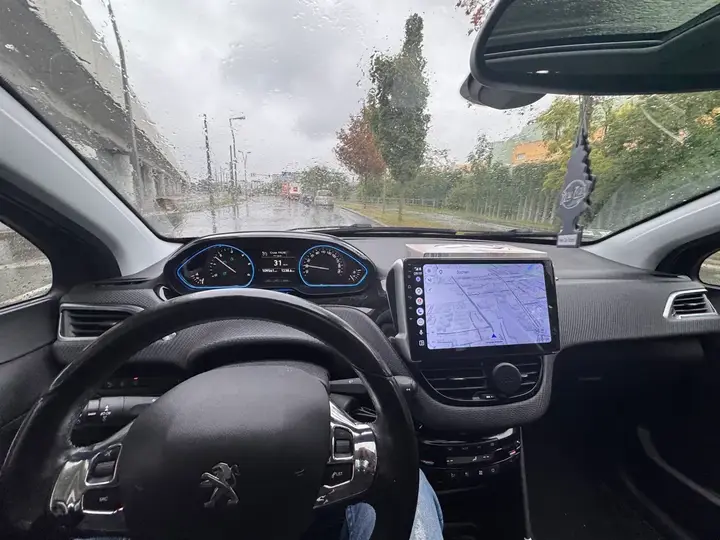Peugeot 2008 2014 photo 2