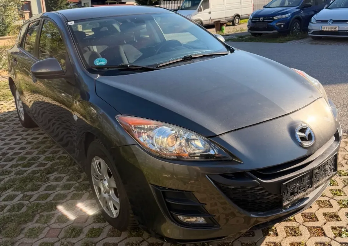 Mazda Mazda3 2011 photo 3
