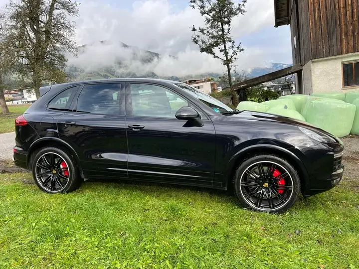 Porsche Cayenne 2015 photo 2