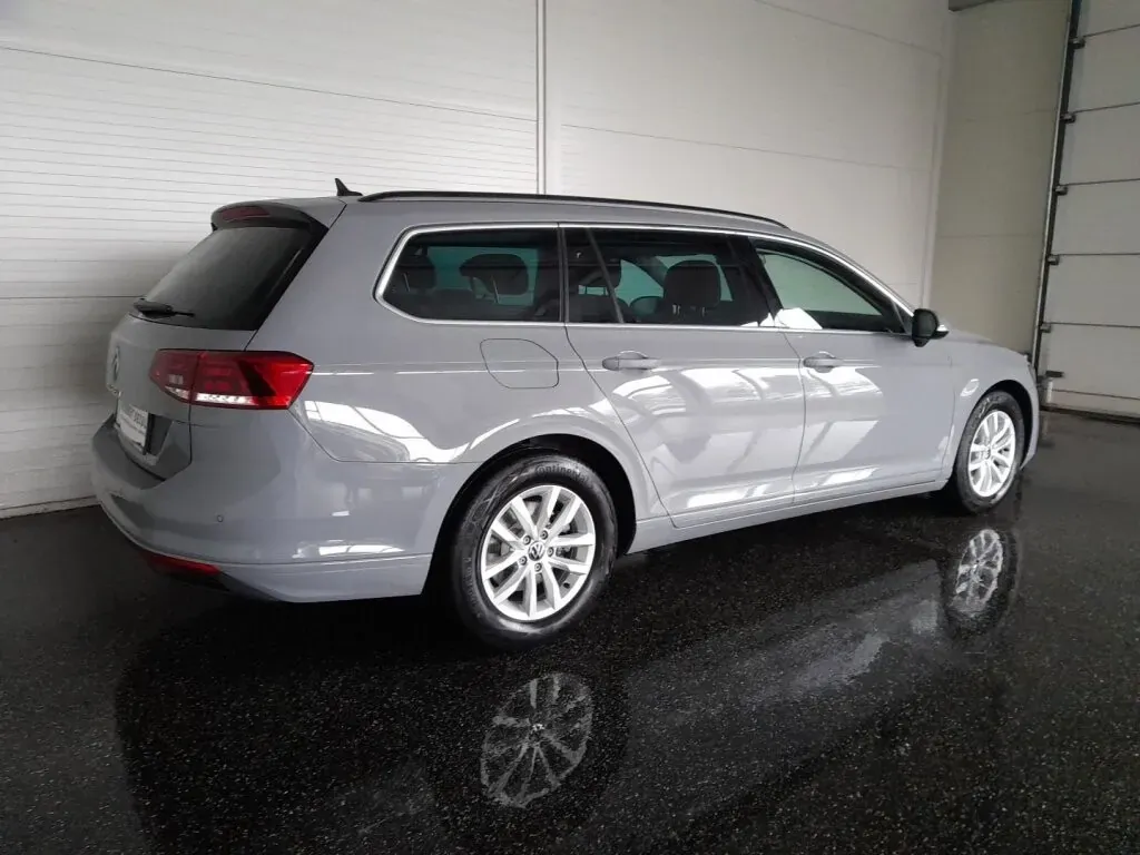 Volkswagen Passat 2023 photo 2