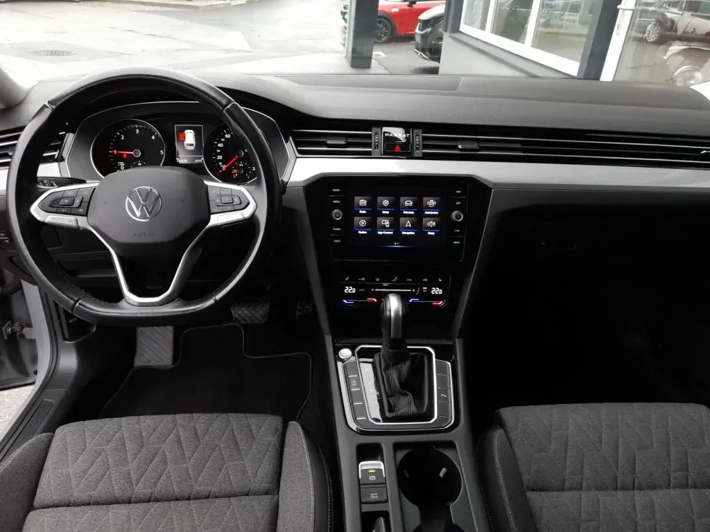 Volkswagen Passat 2023 photo 3