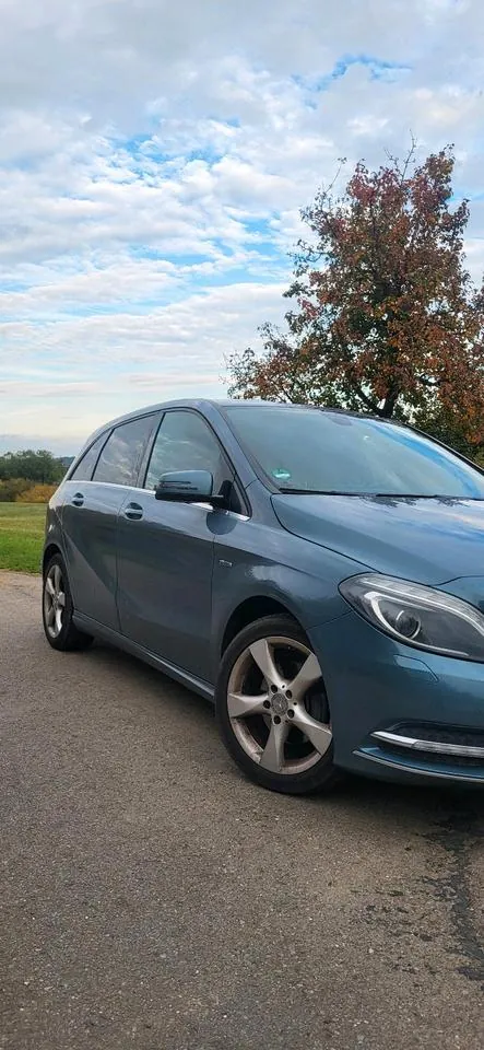 Mercedes-Benz B 180