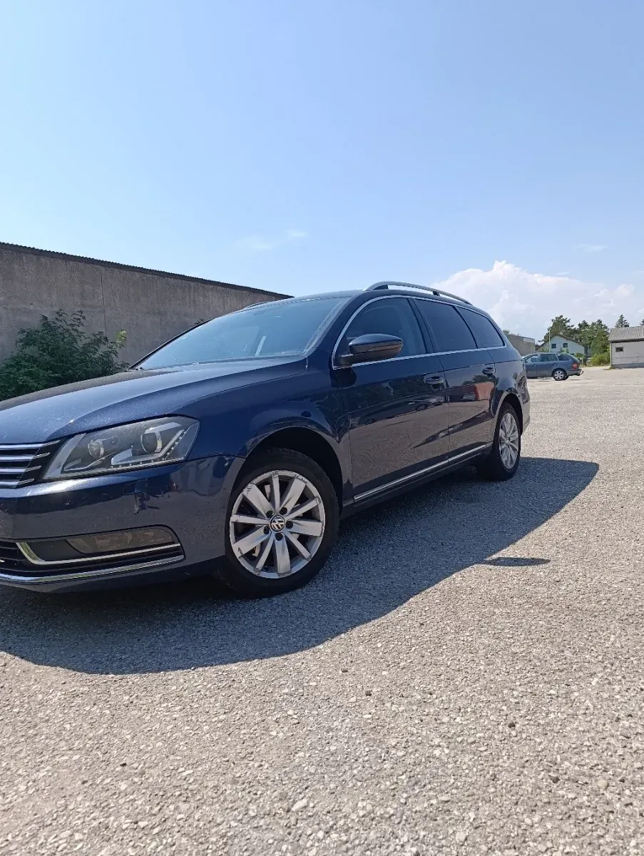 Volkswagen Passat 2011 photo 2