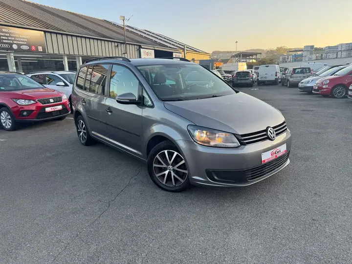 Volkswagen Touran 2011 photo 3