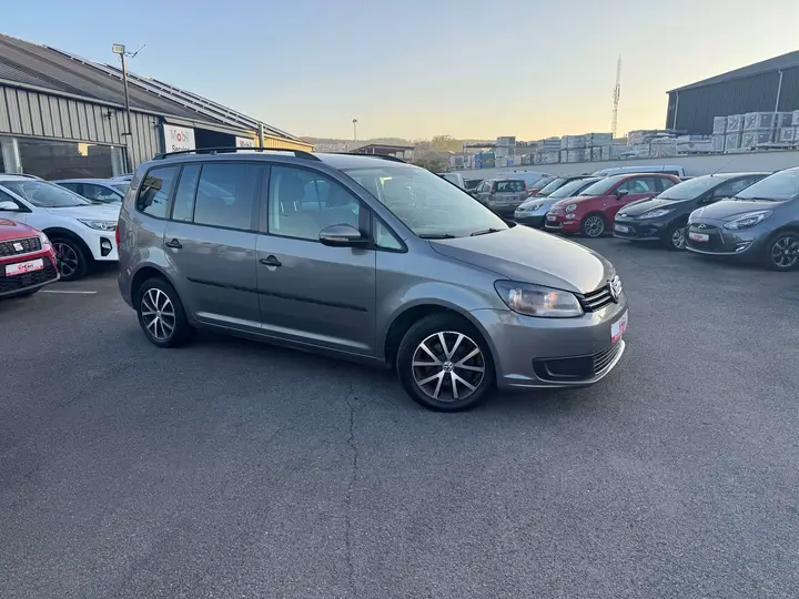 Volkswagen Touran 2011 photo 4