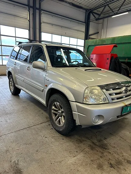 Suzuki Xl7 2003 photo 2