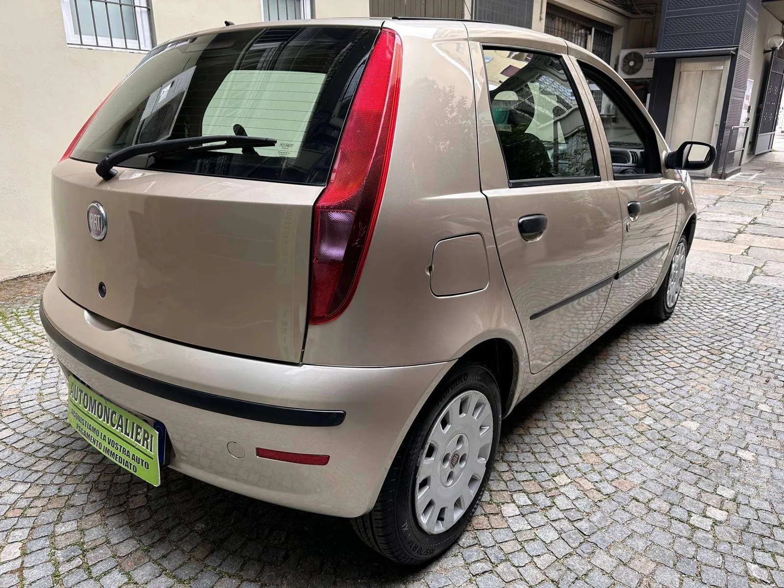 Fiat Punto 2010 photo 2