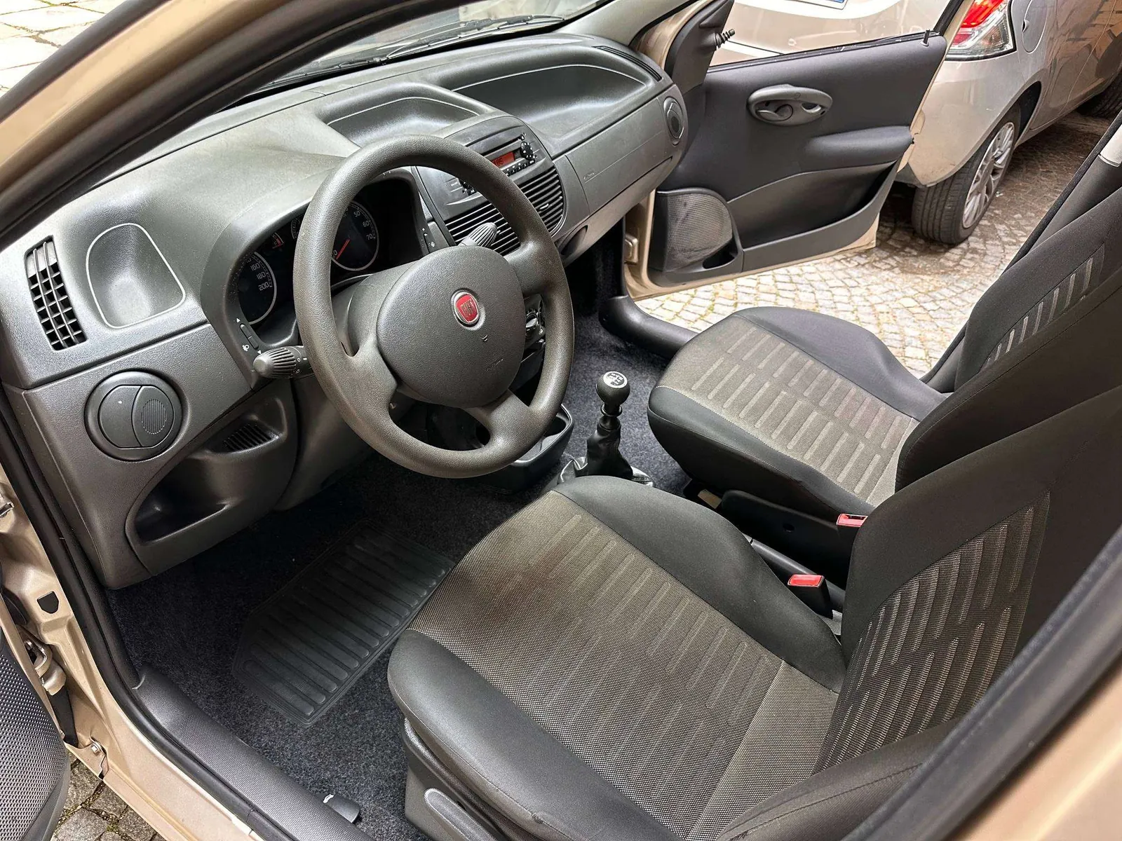 Fiat Punto 2010 photo 3