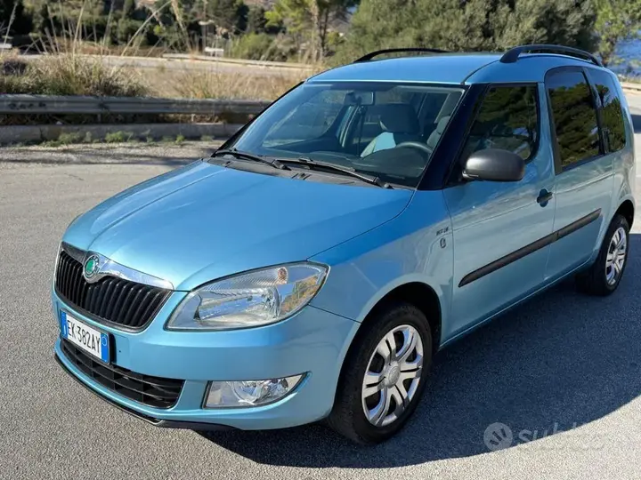 Skoda Roomster 2012 photo 2