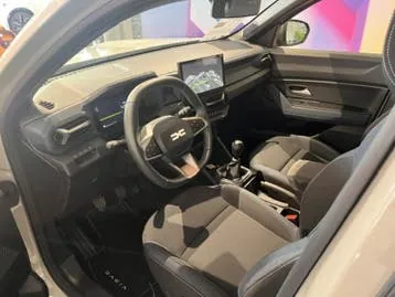 Dacia Duster 2025 photo 2