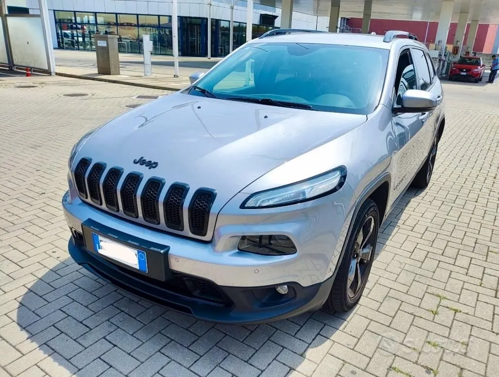 Jeep Cherokee 2018 photo 2