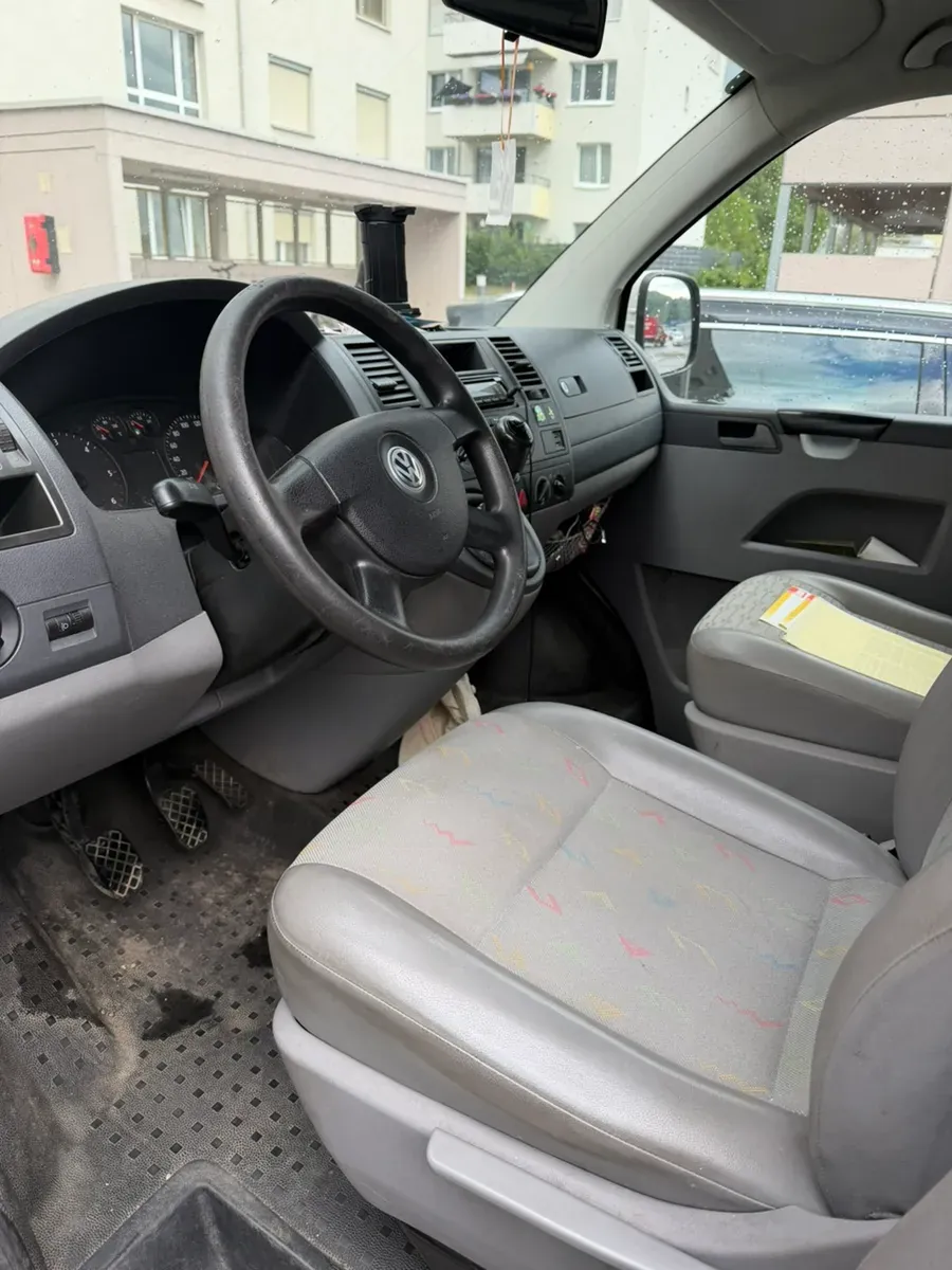 Volkswagen T5 2009 photo 3