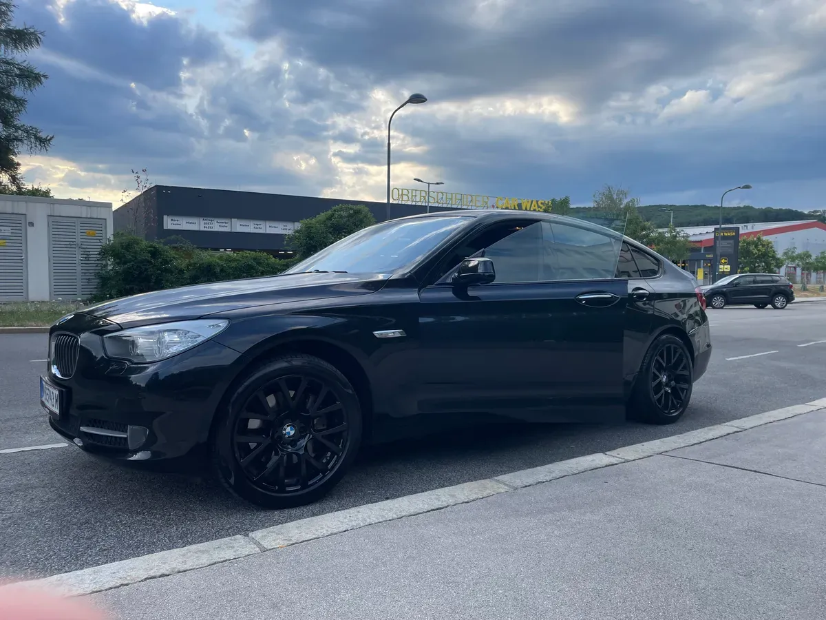 BMW 5 Series 2013 photo 2