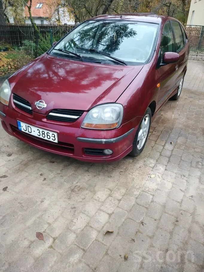 Nissan Almera Tino