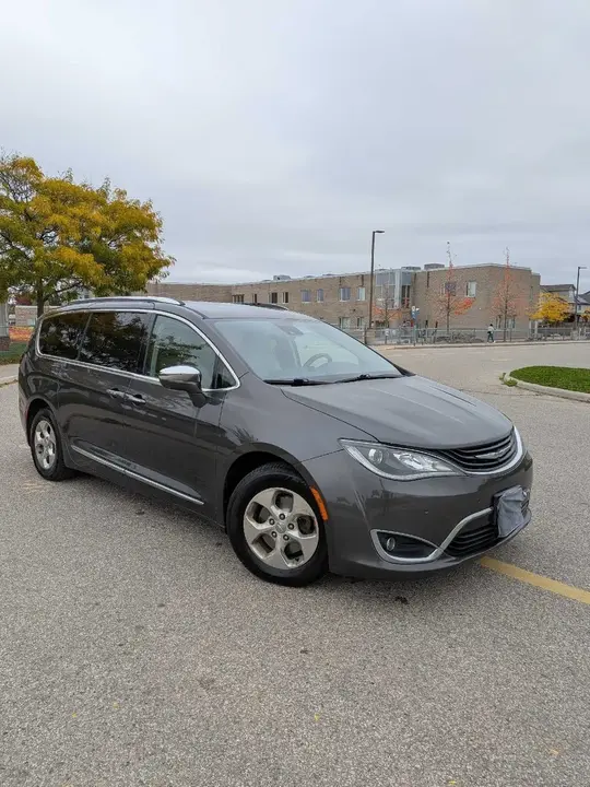 Chrysler Pacifica 2018 photo 3