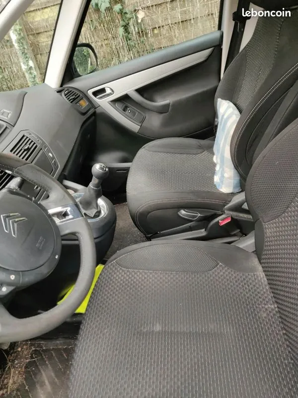 Citroen C4 Picasso 2010 photo 3