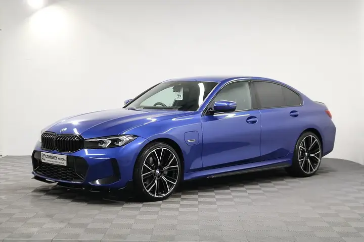 BMW 3 Series 2023 photo 4